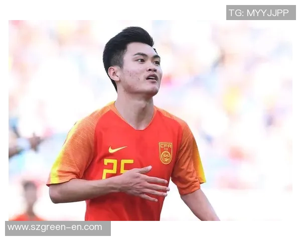 足球巨星用真情守护球迷展现体育精神温暖无数人心